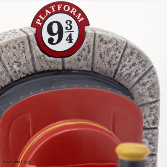 Harry Potter Hogwarts Express Train Platform 9 3/4 Wizard Witch Scentsy Warmer - Picture 7 of 9